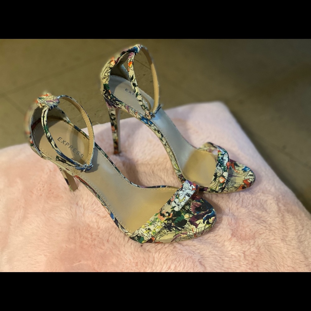Express floral sandals size 7 1/2 used